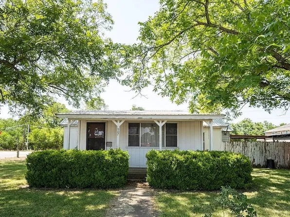 907 College Street, Bastrop, TX 78602