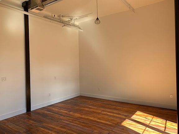 4th image of 240 1st St NE #10448367
