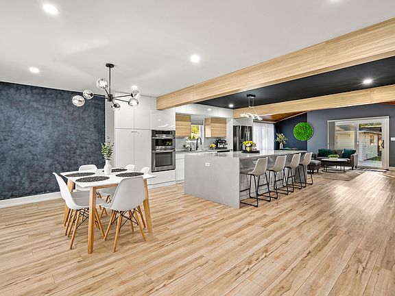 3rd image of 110 Oak Ave