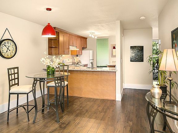 5th image of 6818 137th Ave NE #438