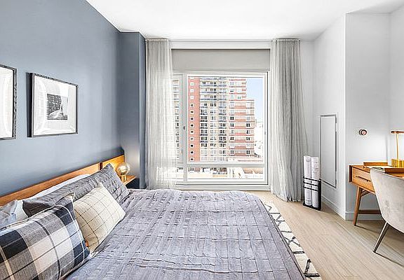 4th image of 572 11th Ave Unit 4-C