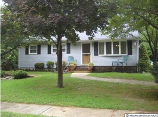 8 Cherry Ln, Howell, NJ 07731