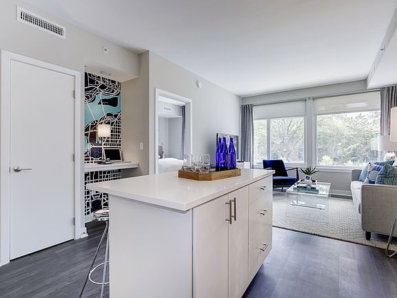 One-bedroom kitchen and living