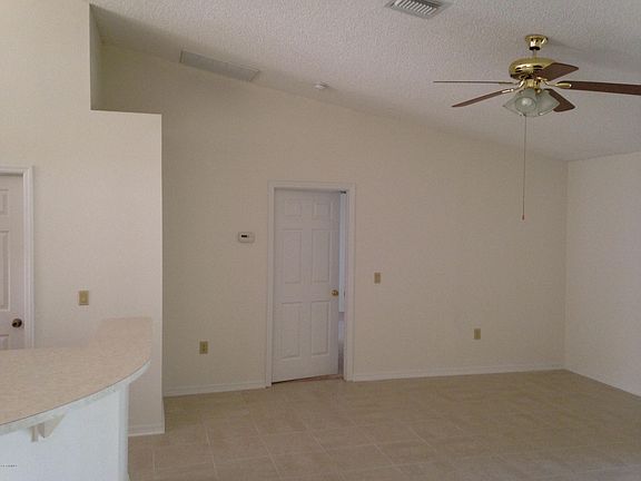 4th image of 402 Empire Ave NE #402