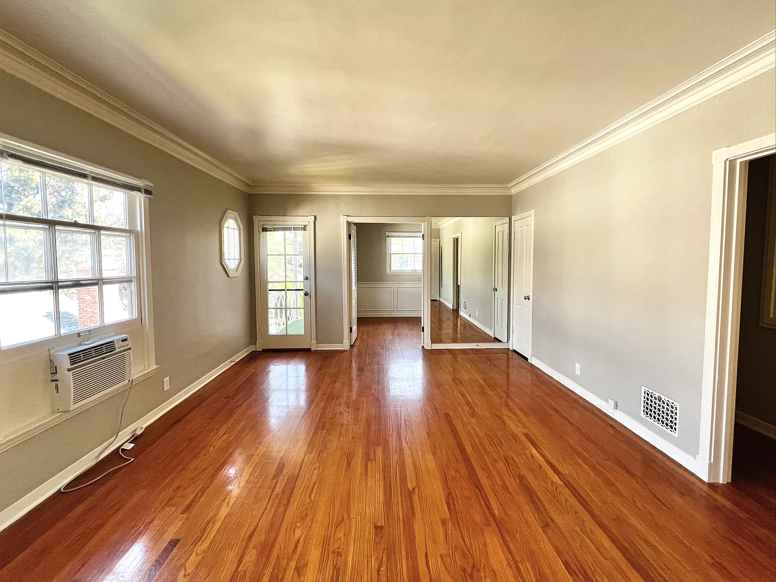 1 bed, 700 sqft, $2,850 — Photo 2