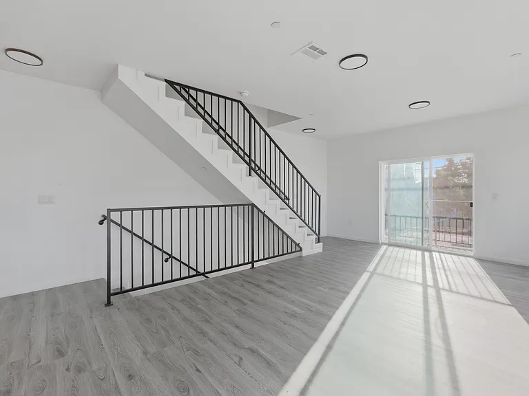 6507 Woodley Ave #3 — Photo 2