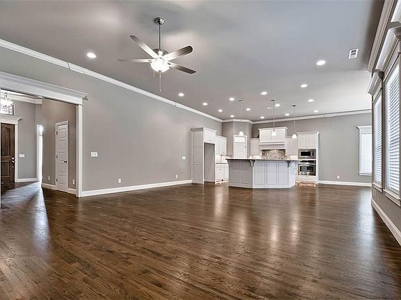 4th image of 4201 NE Kenton Ave