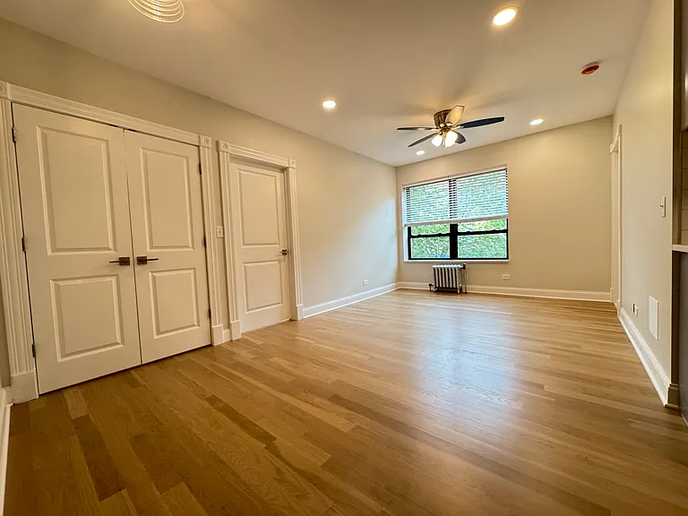 4552 N Clark Street — Photo 7