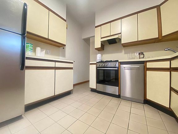 3rd image of 2575 42nd St