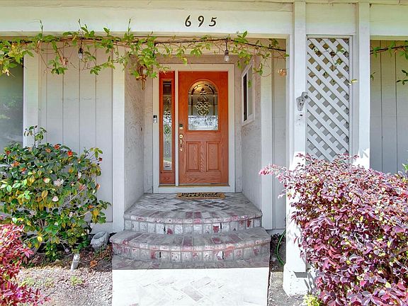 4th image of 695 La Crosse Dr