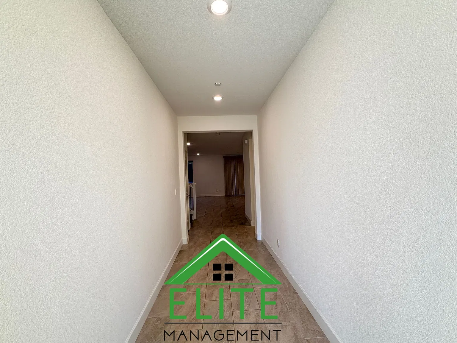 3 bed, 2.5 bath, 3033 sqft, $2,895 — Photo 4