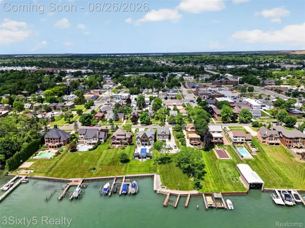 2920 Riverside Dr, Trenton, MI 48183