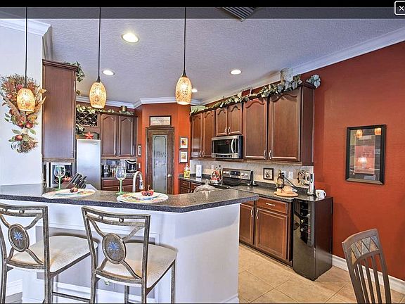 3rd image of 1404 Emerald Hill Way