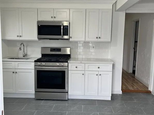 11 Fiesta Dr, Centereach, NY 11720