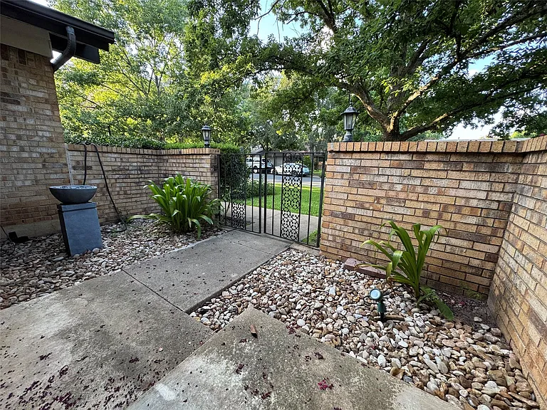 2303 Remuda Trl — Photo 14