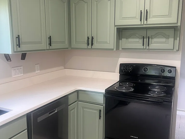 2900 & 2904 SW Hillcrest Rd #1&2 — Photo 3
