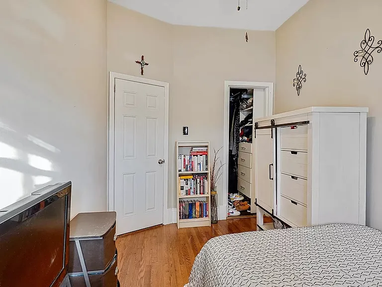 832 Washington St #6 — Photo 10
