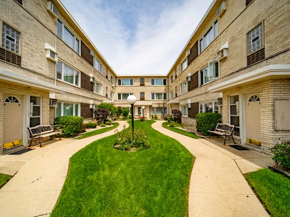 5850 W 55th St APT 3C, Chicago, IL 60638
