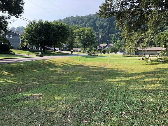 2nd image of Woodland Dr
