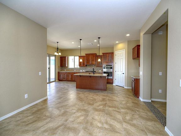 4th image of 1049 W Lark Bunting Ln