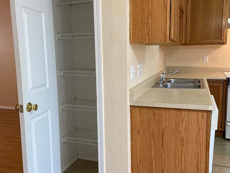 501 Twin Oaks — Photo 17
