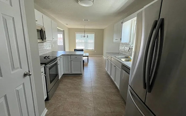 463 Sandy Ridge Cir — Photo 4