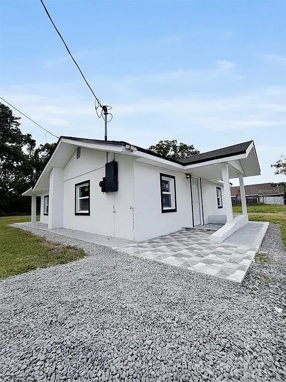 3 bed, 1.0 bath, 849 sqft, $1,950 — Photo 1
