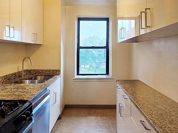 4th image of 277 Bronx River Rd APT 6J