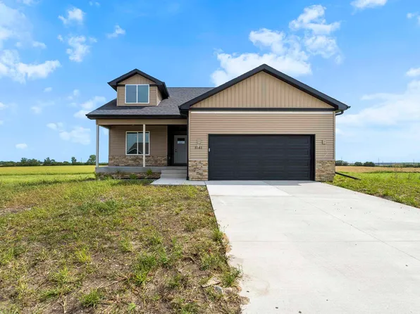 5761 Wall St, Waterloo, IA 50701