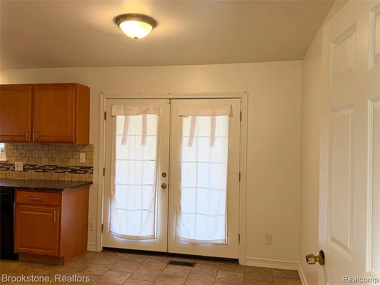 8912 Ardel Dr — Photo 5