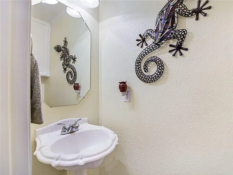 912 Moser River Dr — Photo 8