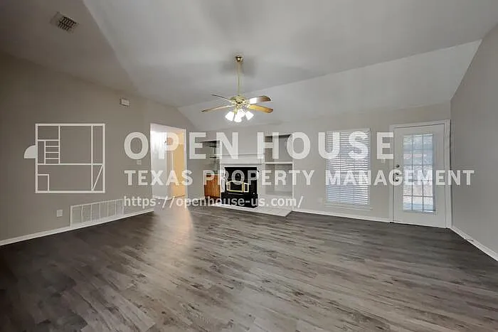 3 bed, 2.0 bath, 1624 sqft, $2,175 — Photo 3