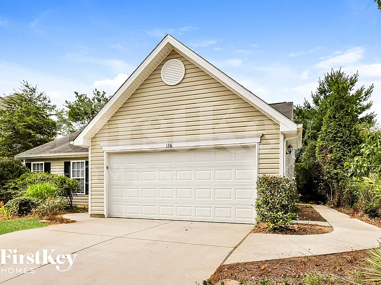 136 Rockbridge Ct — Photo 2