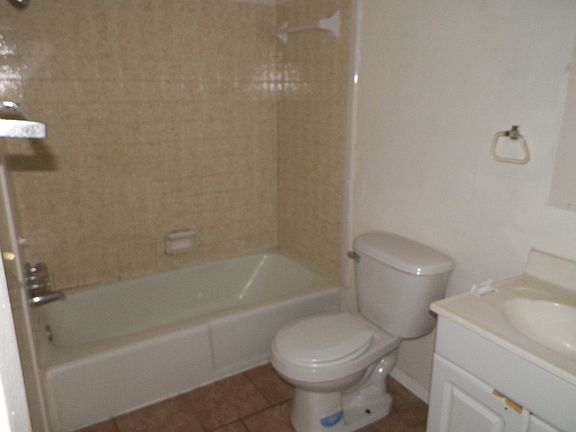 5th image of 1109 NW Lincoln Ave APT 28
