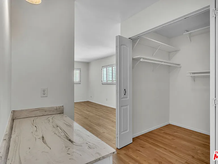 620 N Kenwood St #209 — Photo 10