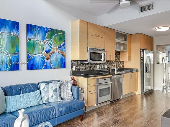4th image of 60 SW 13th St APT 3211