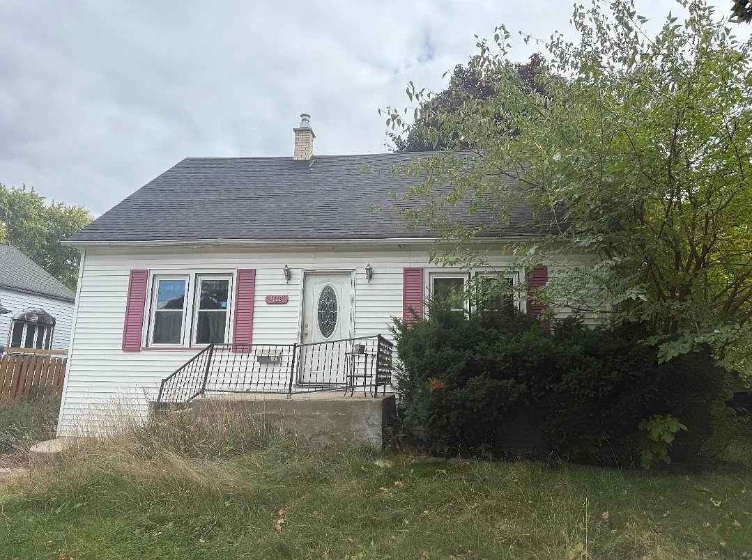 2626 Hermansau St photo 1