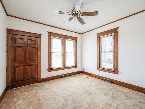 4th image of 300 31st Street Dr SE