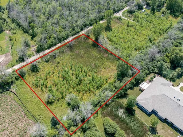 Wittmann Dr, Menasha, WI 54952