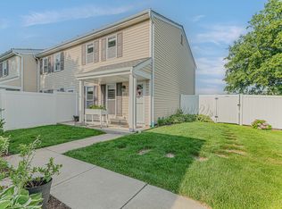 184 Rodenburg Rd, Roselle, IL 60172