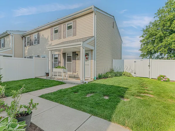 184 Rodenburg Rd, Roselle, IL 60172