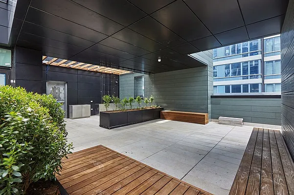 Rented by The Durst Organization | media 12