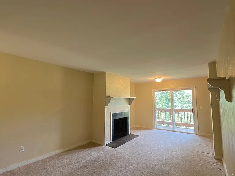 704 Torrey Ln — Photo 5