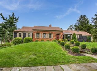 30 Mountain View Dr, Chester, NJ 07930
