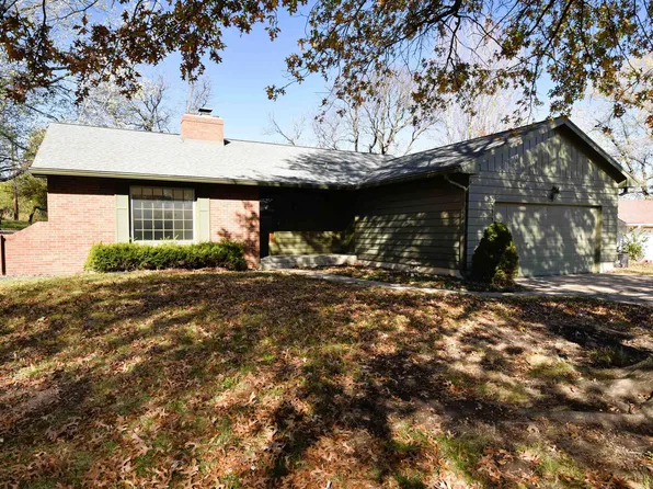 329 SW Woodbury Ct N, Topeka, KS 66606