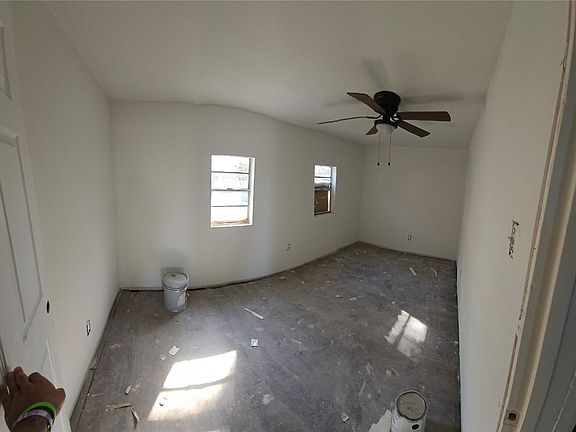 2nd image of 605 W Washington Ave
