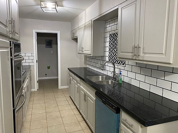5th image of 518 Oakwood Dr