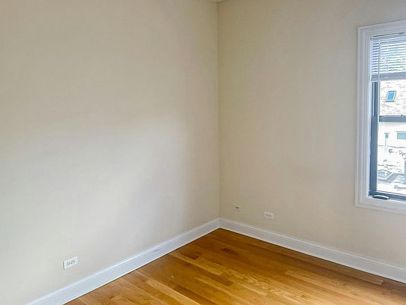 5th image of 3231 N Kenmore Ave #3S