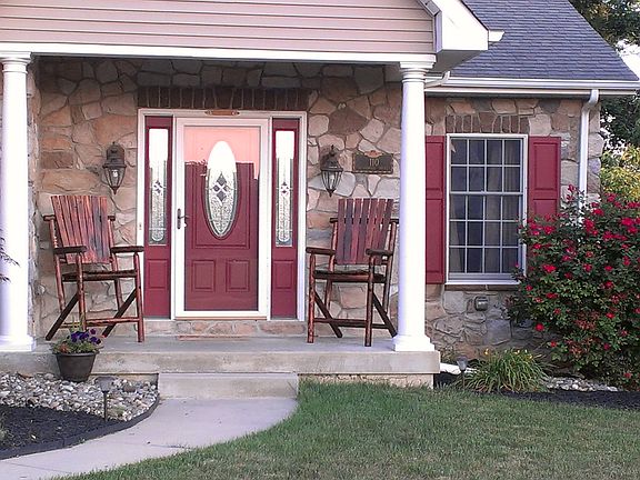 2nd image of 110 N Gabriel Dr