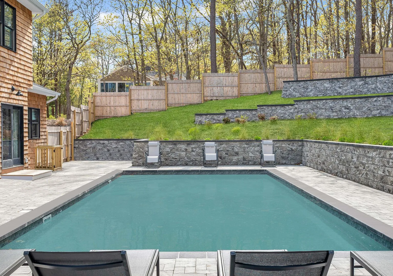 Beautiful Home in Hampton Bays moments to Peconic Bay Beaches — Photo 2